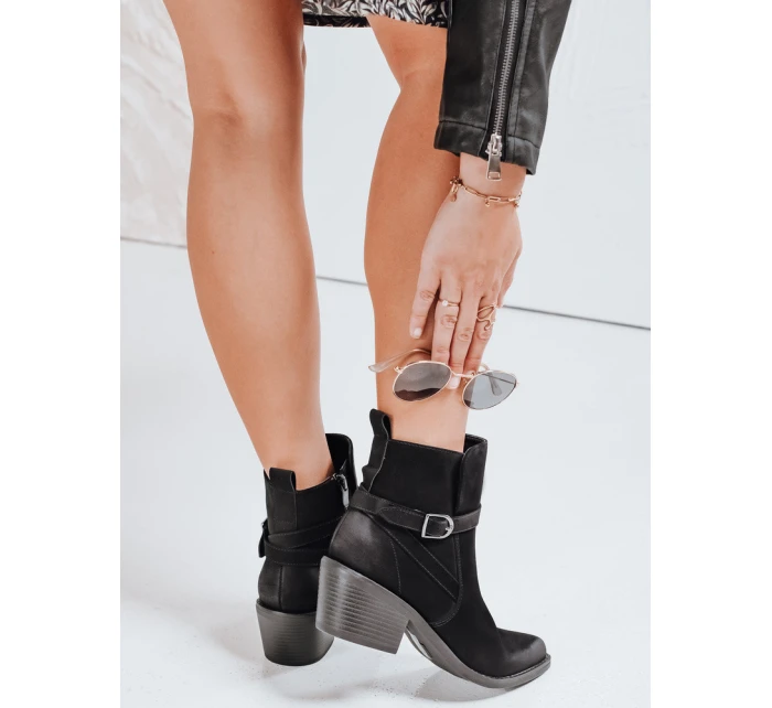 Dámské černé kozačky Dstreet model 21981365 - FashionStreet Dámské černé kozačky Dstreet model 21981365 - FashionStreet