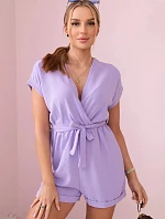 Krátky overal zviazaný v páse svetlo fialový