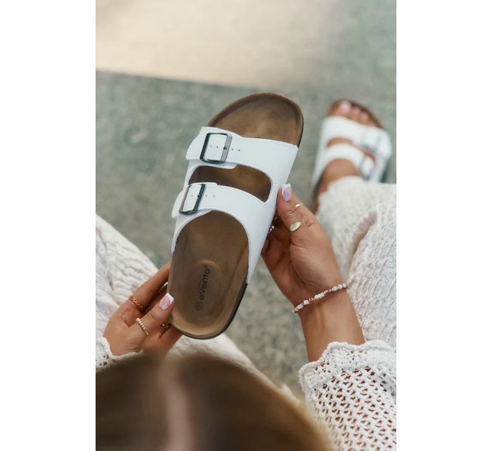 Dámské Pantofle Na Platformě S Přezkami Bílé model 21694124 - EVENTO