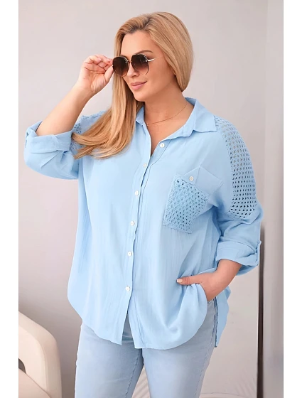 Dámske bavlnené tričko s golierom a čipkovou vložkou v modrej farbe