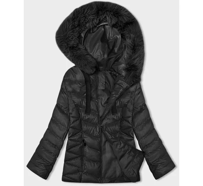 Krátká černá zimní bunda s kapucí model 21246217 - J.STYLE Krátká černá zimní bunda s kapucí model 21246217 - J.STYLE