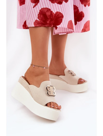 Klapki Na Platformie I Koturnie Z Ozdobą Beżowe Tanonea Klapki Na Platformie I Koturnie Z Ozdobą Beżowe Tanonea