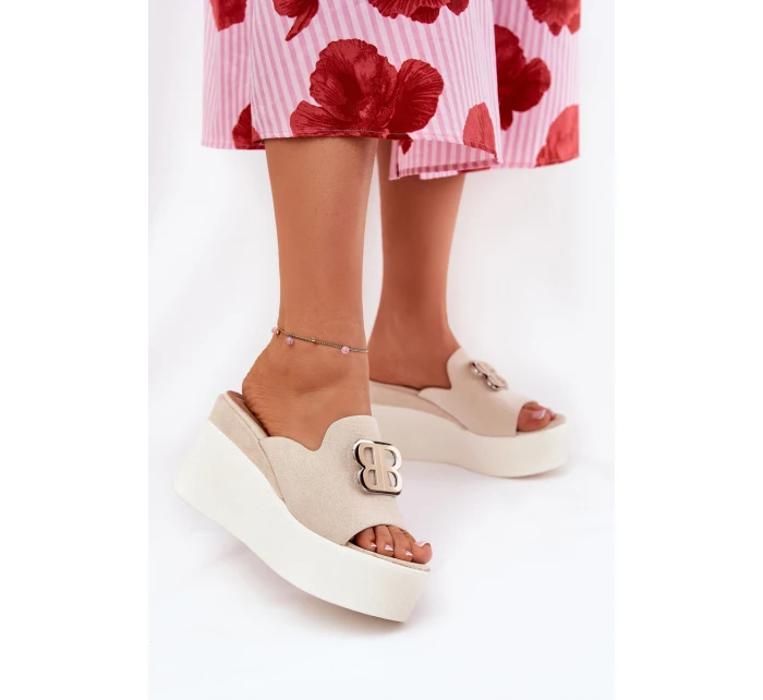Klapki Na Platformie I Koturnie Z Ozdobą Beżowe Tanonea Klapki Na Platformie I Koturnie Z Ozdobą Beżowe Tanonea