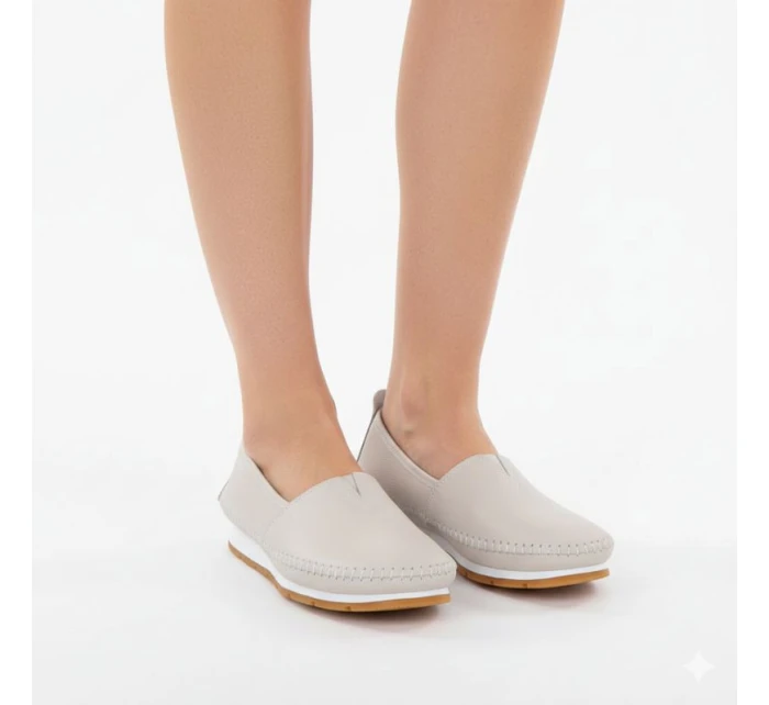 Dámská kožená nazouvací obuv béžová model 22015029 - S.Barski Dámská kožená nazouvací obuv béžová model 22015029 - S.Barski