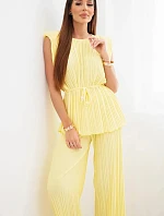 Dámska plisovaná súprava z viskózy s viazanou blúzkou a širokými nohavicami žltá