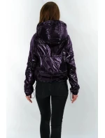 Tmavo modrá lesklá prešívaná dámska bunda s kapucňou (B9560)