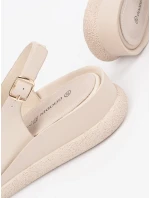 Klasické dámske sandále hnedej farby bez podpätku Klasické dámske sandále hnedej farby bez podpätku