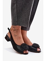 Kožené dámské sandály na podpatku s ozdobou model 22136706 Černé - D&A
