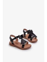 Lakované detské sandále s mašľou na suchý zips, čierne Joratia