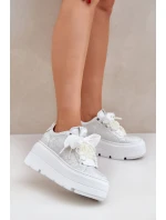 Kožené sneakersy na platformě model 21683567 stříbrné - CheBello