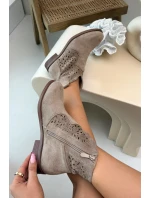 Dámské perforované kotníkové boty na nízkém podpatku model 21961093 Béžové - S.Barski