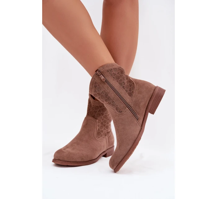 Dámské kotníkové boty na nízkém podpatku s krajkovým vzorem model 22007421 Hnědé - S.Barski