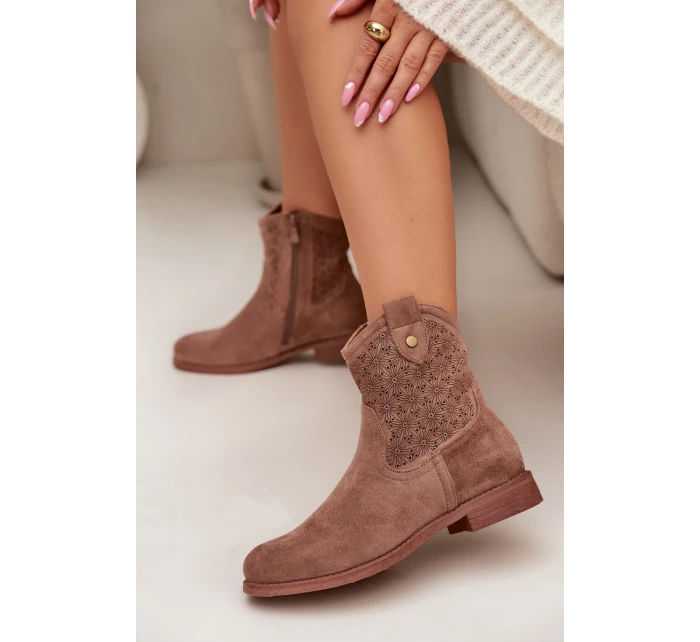 Dámské kotníkové boty na nízkém podpatku s krajkovým vzorem model 22007421 Hnědé - S.Barski