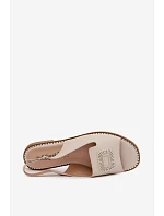 Kožené dámské sandály na nízkém podpatku model 22133613 béžové - S.Barski