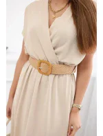 Dlhé šaty s ozdobným opaskom béžovej farby