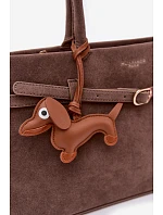 Kabelka z imitace semiše přívěsek jezevčík tmavě béžová Noellea