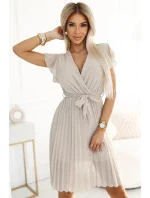 424-7 Šifónové plisované šaty s výstrihom a volánmi - BEACH