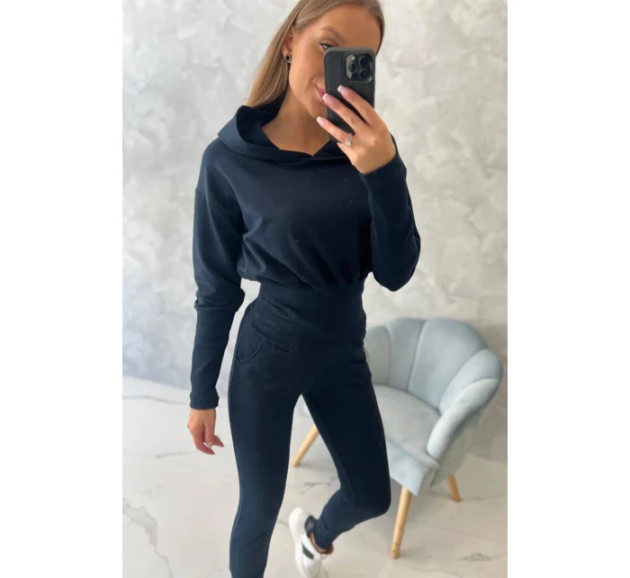 Sada so širokými rebrami tmavo modrá