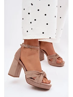 Dámské sandály na podpatku z imitace semiše tmavě béžové model 22107156 - Boto