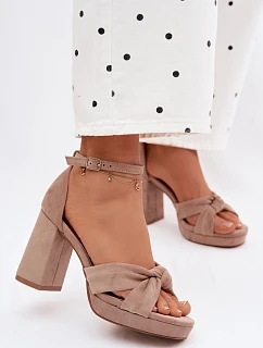 Dámské sandály na podpatku z imitace semiše tmavě béžové model 22107156 - Boto