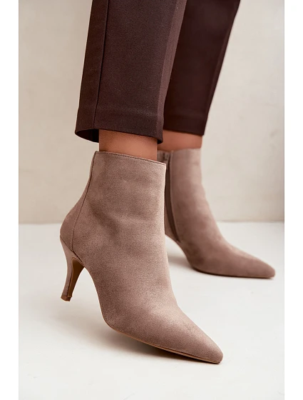 Kožené kotníkové boty na podpatku s špičatou špičkou khaki model 22320529 - Boto Kožené kotníkové boty na podpatku s špičatou špičkou khaki model 22320529 - Boto