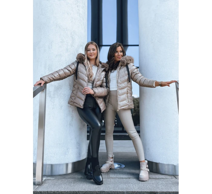 Dámská prošívaná zimní bunda s kapucí béžová Dstreet model 21970304 - FashionStreet