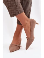 Dámské lodičky na nízkém podpatku s ozdobnou páskou Tmavě béžové model 22037728 - Boto