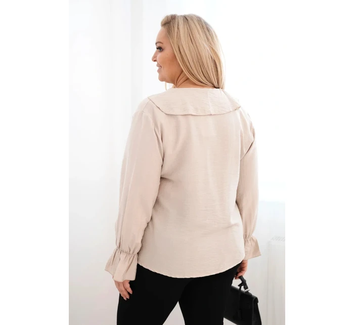 Dámská viskózová blůza Plus Size s volánem a ozdobnou broží béžová