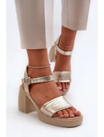 model 21655608 Dámské Kožené Sandály Na Klínu Zlaté - Zazoo