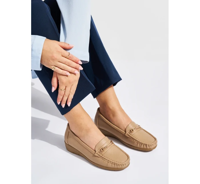 Praktické hnědé dámské  mokasíny na klínku