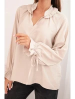 Dámska viskózna blúzka s véčkovým výstrihom a viazankami na rukávoch béžová