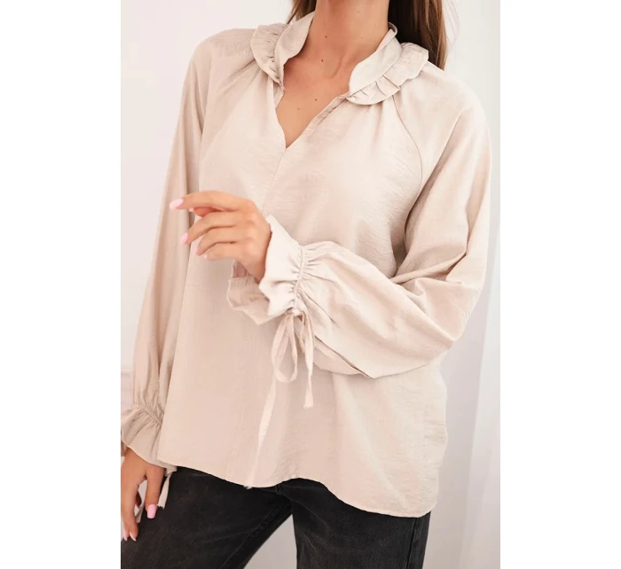 Dámska viskózna blúzka s véčkovým výstrihom a viazankami na rukávoch béžová