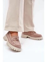 Dámske semišové mokasíny s ozdobným špendlíkom "Miś" Vinceza - béžové Dámske semišové mokasíny s ozdobným špendlíkom "Miś" Vinceza - béžové