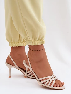 Sandále na podpätku model 227438 Vykročte štýlovo