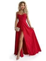 model 22015478 Dlouhé společenské šaty bez ramínek s rozparkem na nohou červené - numoco basic