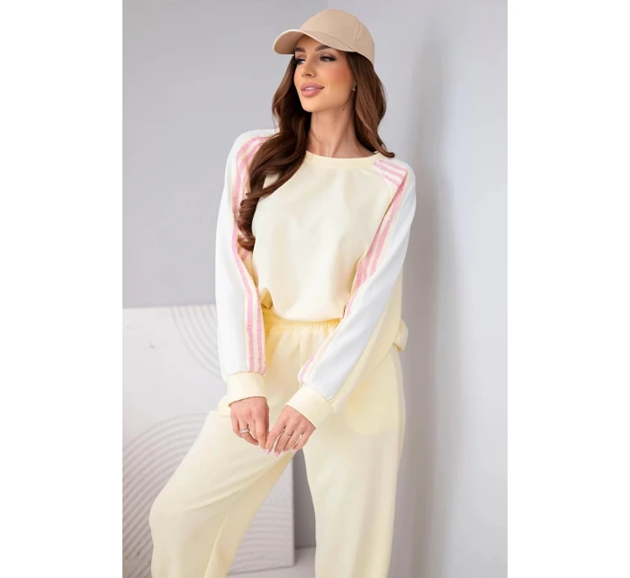 Dámský máslový komplet s lampasem a model 22015438 žlutý - K-Fashion Dámský máslový komplet s lampasem a model 22015438 žlutý - K-Fashion