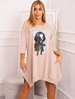 Šaty s potlačou a rozšírenou spodnou časťou béžovej