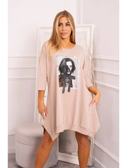 Šaty s potlačou a rozšírenou spodnou časťou béžovej Šaty s potlačou a rozšírenou spodnou časťou béžovej