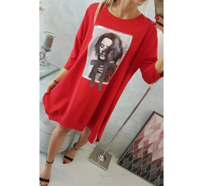 Šaty s potlačou a rozšírenou spodnou časťou červené