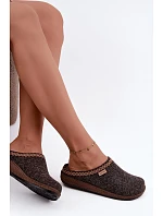Ženské pantofle s výšivkou model 22368082 tmavě béžové - Inblu