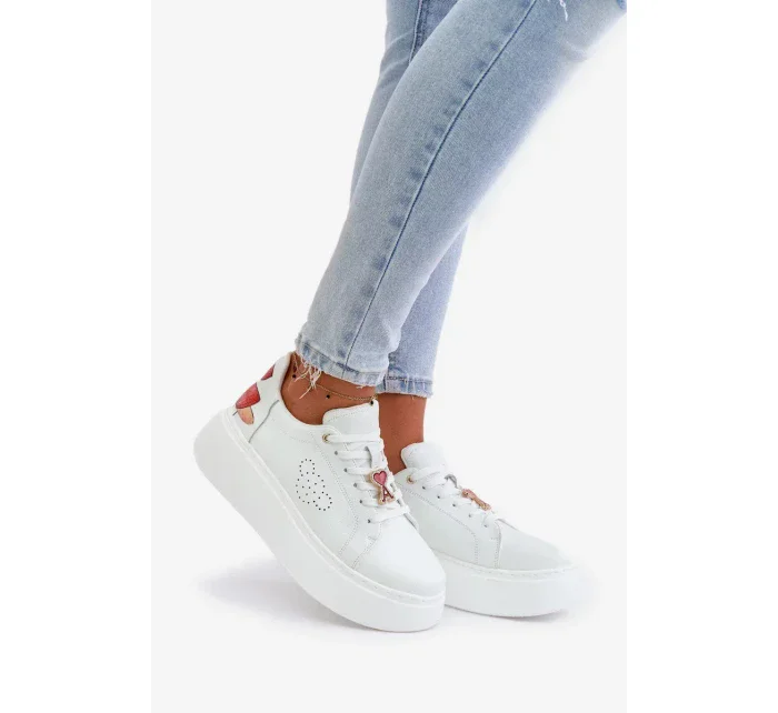 Dámske kožené tenisky na platforme s brošňou a ozdobným kvetom White Dámske kožené tenisky na platforme s brošňou a ozdobným kvetom White