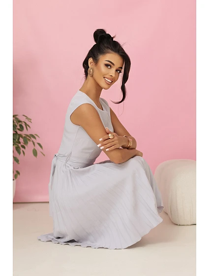 LILA Plisované šaty s krátkými rukávy a páskem model 21215937 - numoco