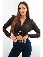 Dámská halenka s řasením a ozdobnou sponou hnědá Dámská halenka s řasením a ozdobnou sponou hnědá