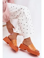 Dámské sandály na platformě s páskem Oranžové model 22107254 - Boto