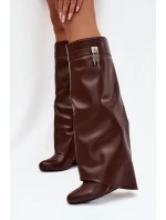 Dámske čižmy na platforme s opaskom a striebornými detailmi 033 Brown - Korivelle