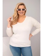 Dámska blúzka v nadmernej veľkosti s výstrihom do V a dlhším zadným dielom béžová