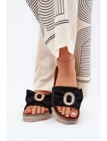 Klapki Damskie Na Platformie Z Kokardką I Ozdobną Broszką Czarne Lenela Klapki Damskie Na Platformie Z Kokardką I Ozdobną Broszką Czarne Lenela