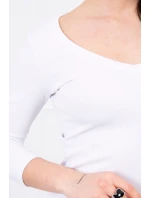 Priliehavé šaty s výstrihom bielej