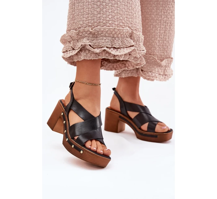 Sandále na podpätku model 214744 Vykročte štýlovo