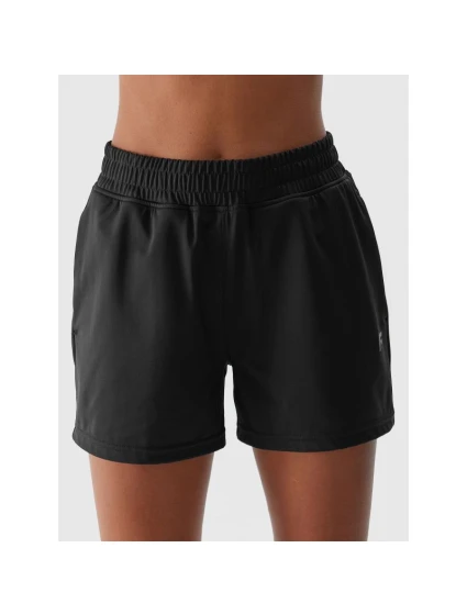 Dámske rýchloschnúce tréningové šortky 4F Dámske rýchloschnúce tréningové šortky 4F